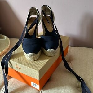 Brand new Casataner wedges